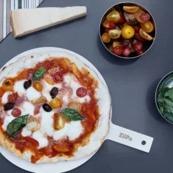 Planche à Découper Ziipa En Bois -Weber Boutique planche a decouper pizza ziipa ronde en bois 4